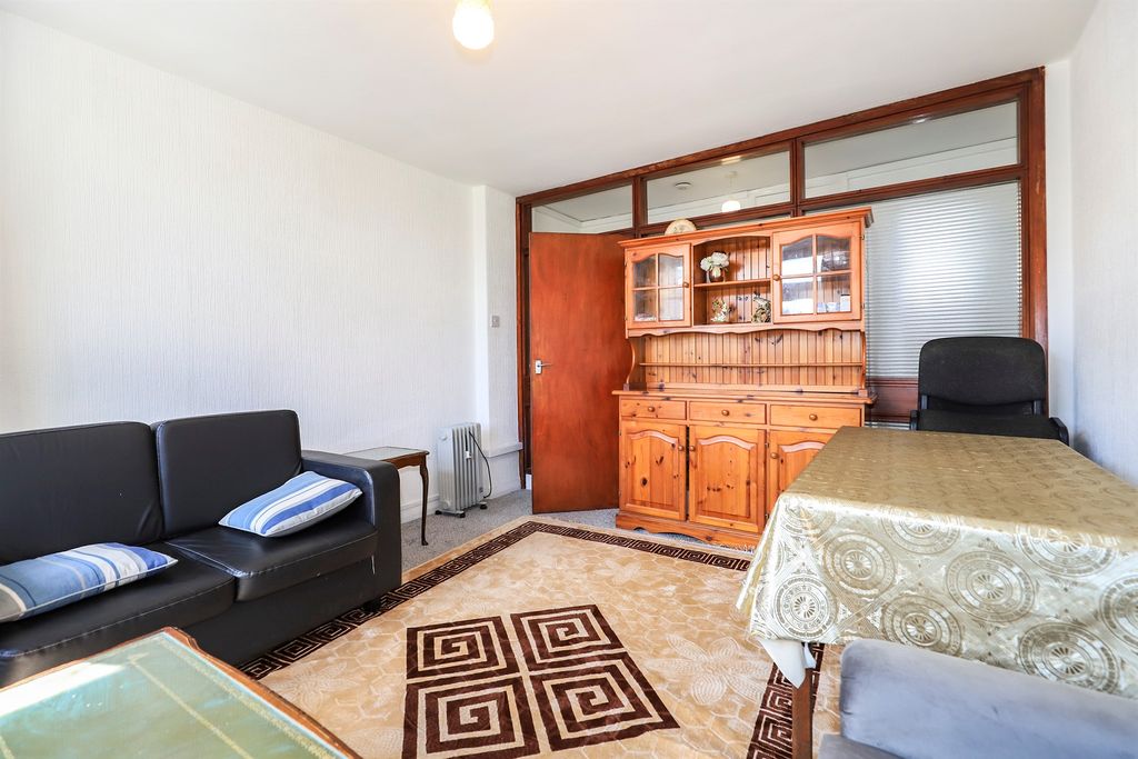 Additional image 5 of 2 bed flat for saleNewbridge Crescent, Wolverhampton WV6