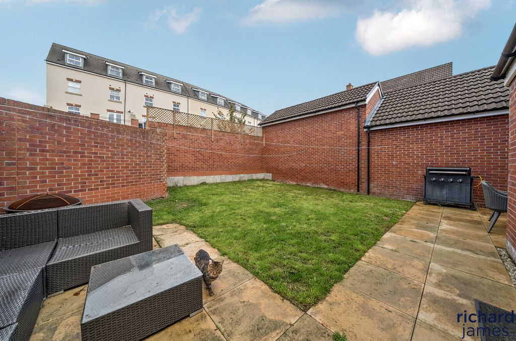 Additional image 17 of 5 bed detached house for saleCloatley Crescent, Royal Wootton Bassett, Royal Wootton Bassett SN4
