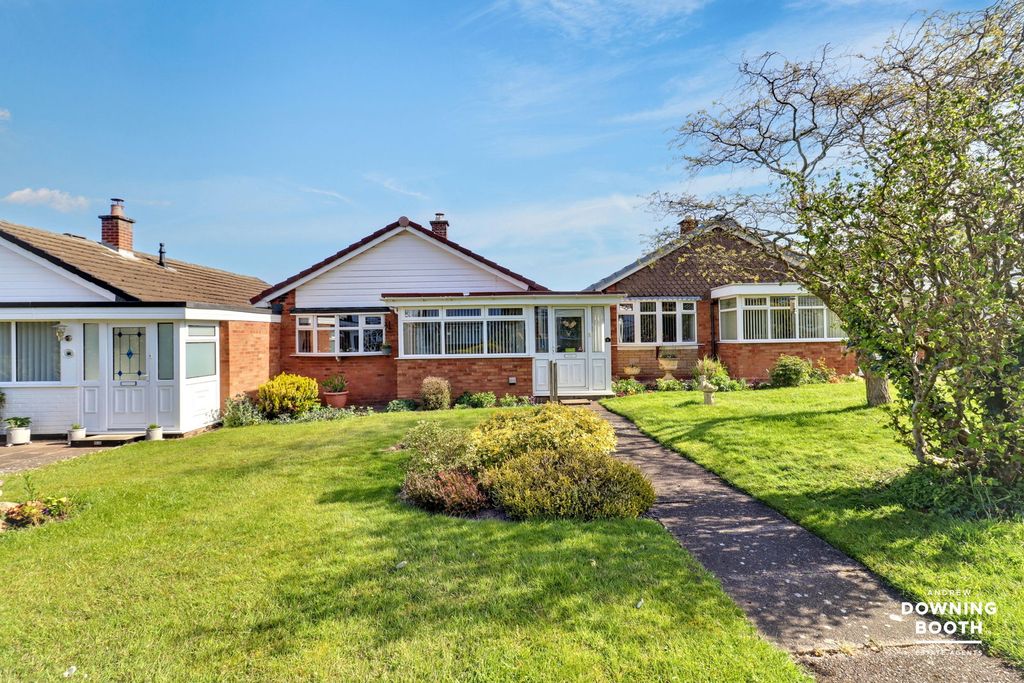 2 bed semi-detached bungalow for saleMarch Way, Aldridge, Walsall WS9
