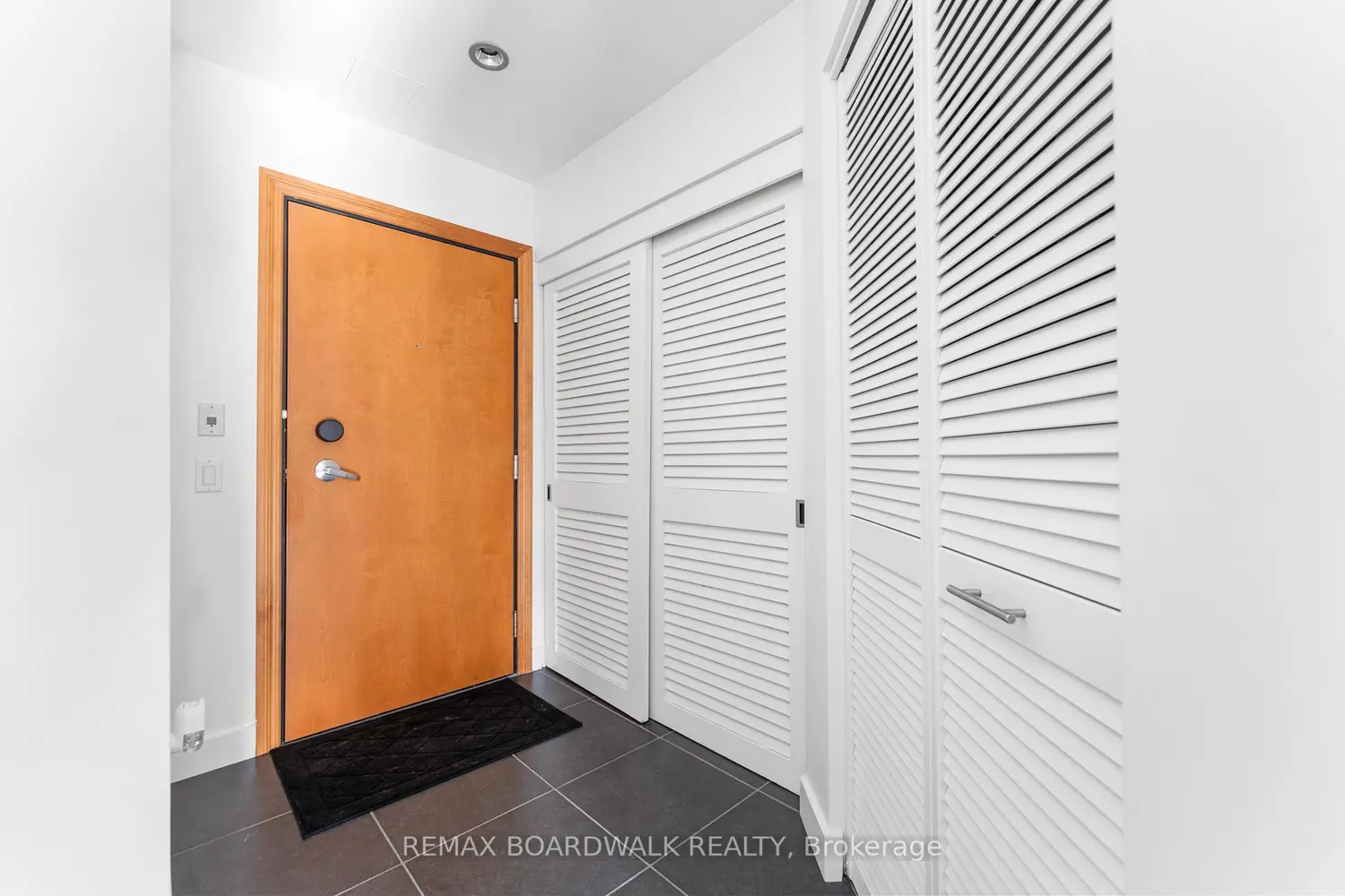 90 George Street 401 photo 3