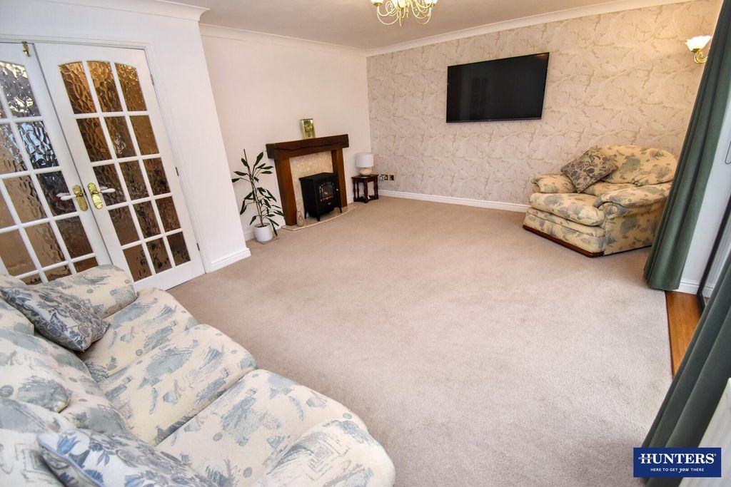 2 bed detached bungalow for saleSaffron Road, Wigston LE18 photo 5