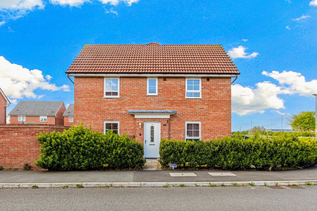3 bed semi-detached house for saleBroomfield Crescent, Leicester, Leicestershire LE4