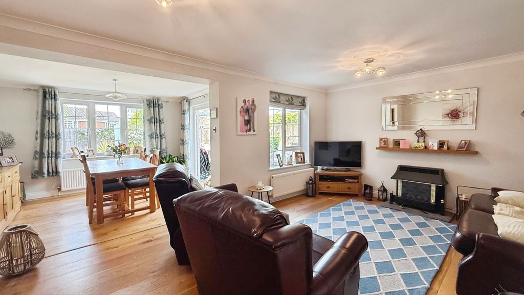 3 bed detached house for saleShepherds Mead, Dilton Marsh BA13 photo 3
