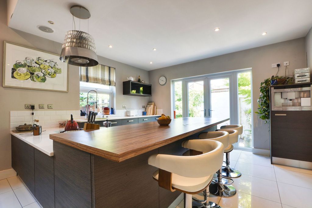 Additional image 15 of 6 bed semi-detached house for saleAlexandra Road, Stoneygate, Leicester LE2