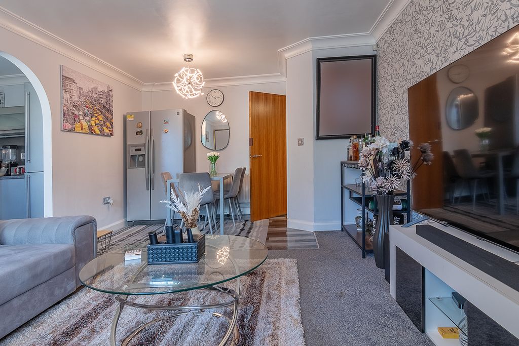 Additional image 4 of 2 bed flat for salePenn Road, Wolverhampton WV4