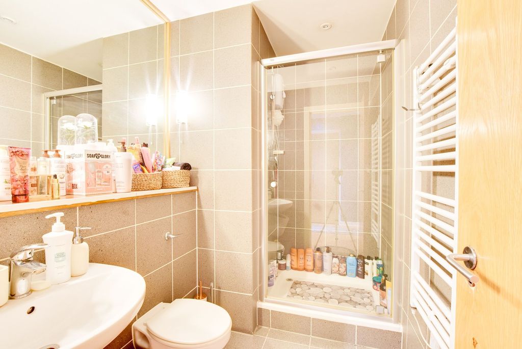 Additional image 4 of 2 bed flat for saleLee Circle, City Centre, Leicester LE1