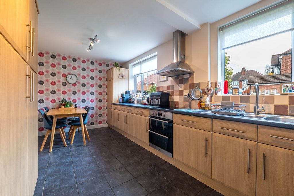 Additional image 7 of 4 bed semi-detached house for saleOakfield Avenue, Birstall, Leicester LE4