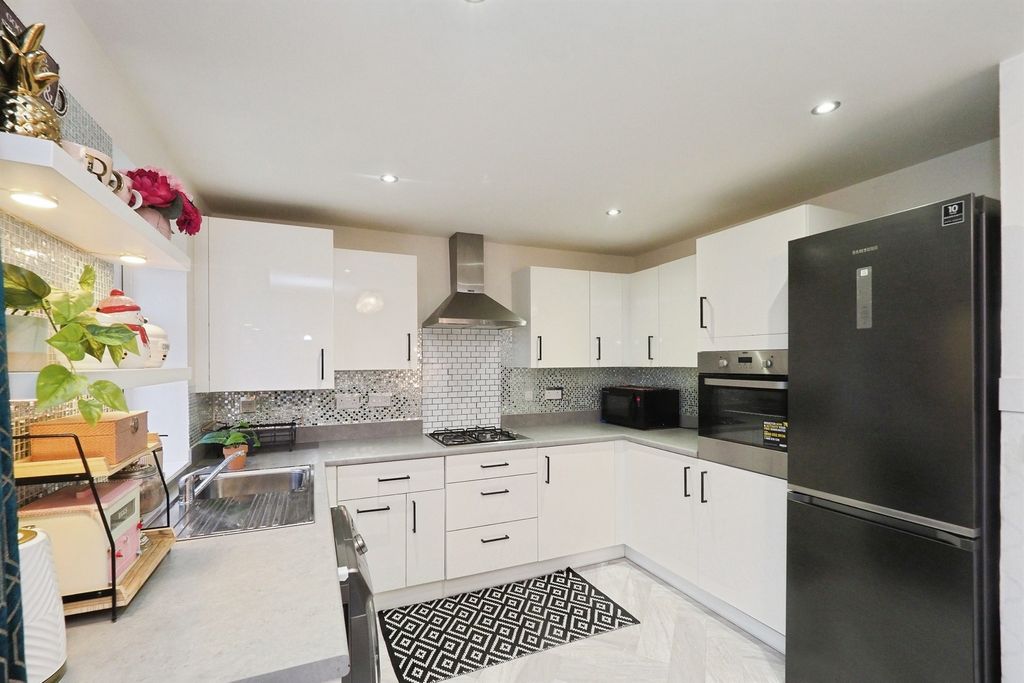 Additional image 5 of 3 bed semi-detached house for saleBrookes Crescent, Hugglescote, Coalville LE67