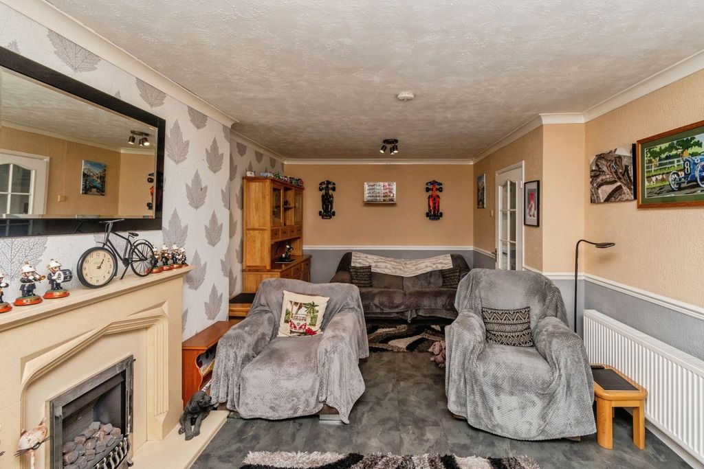 Additional image 6 of 3 bed bungalow for saleMount Close, Cheslyn Hay, Walsall WS6
