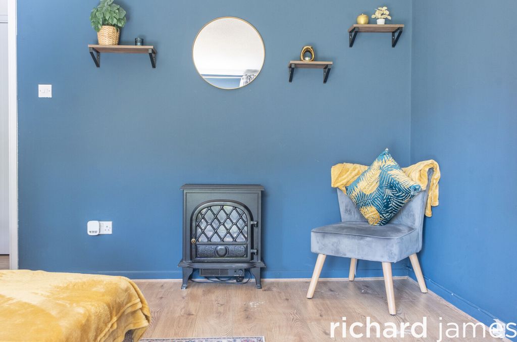 Additional image 7 of 2 bed flat for saleThe Birches, Marlborough Road, Old Town SN3