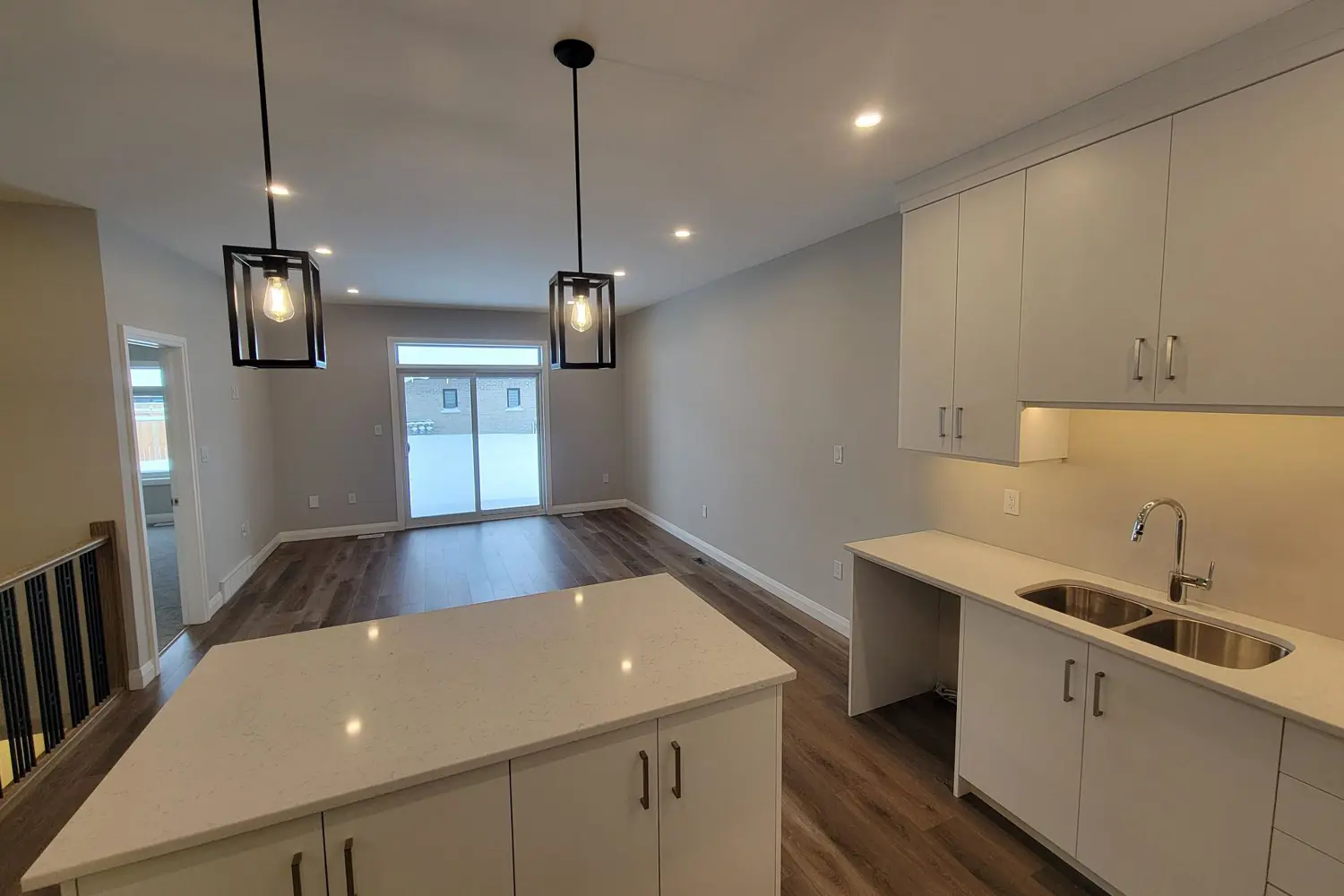 119 Rowe Avenue photo 4