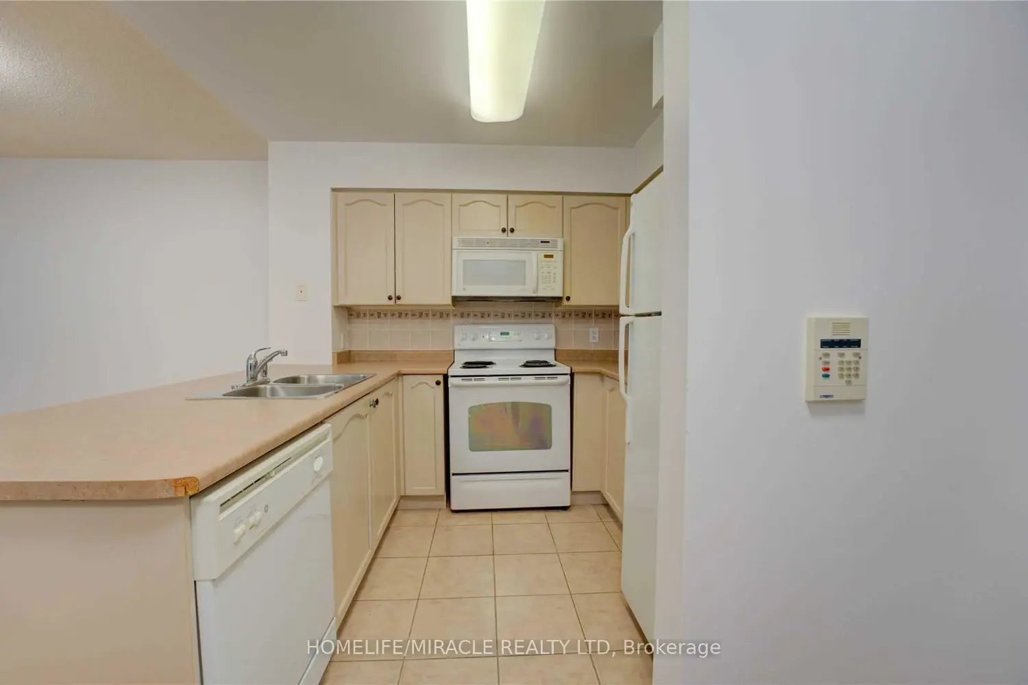 Additional image 6 of 30 Grand Trunk Crescent 1509