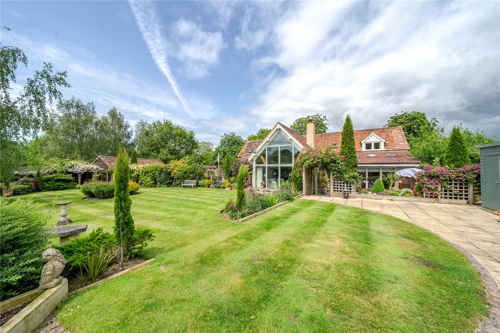 4 bed detached house for saleWood Lane, Brinkworth, Wiltshire SN15