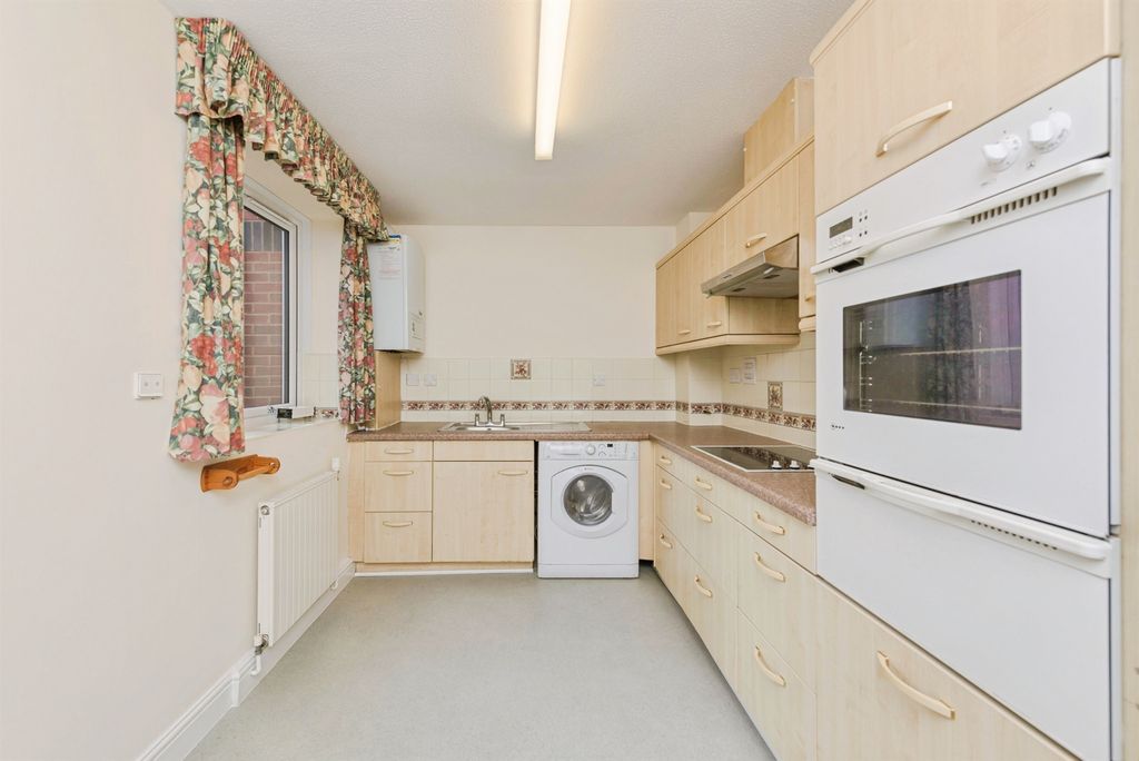 Additional image 5 of 1 bed flat for saleFour Oaks Road, Sutton Coldfield B74