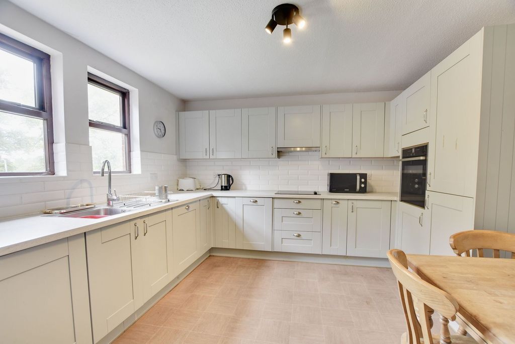 Additional image 3 of 2 bed flat for saleSt. Marys Road, Clarendon Park, Leicester LE2