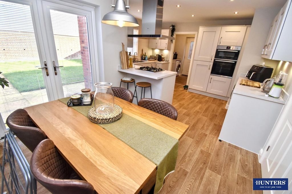 4 bed detached house for saleMorcom Drive, Leicester LE2 photo 2
