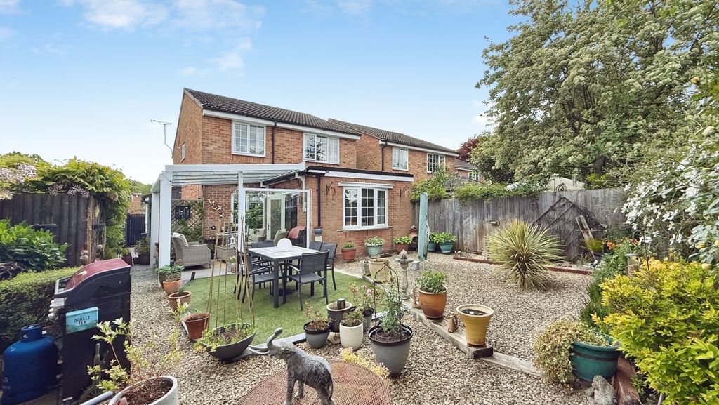3 bed detached house for saleShepherds Mead, Dilton Marsh BA13 photo 2