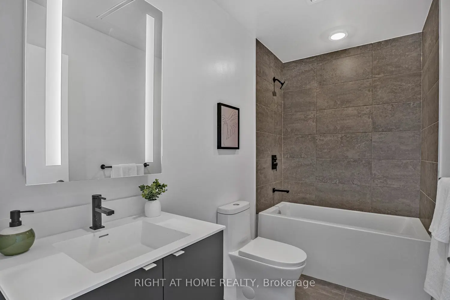 Additional image 6 of 500 Dupont Street 209