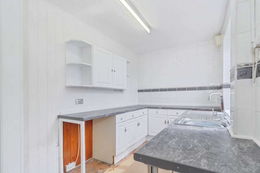 Additional image 5 of 3 bed semi-detached house for saleAstill Drive, Leicester LE4