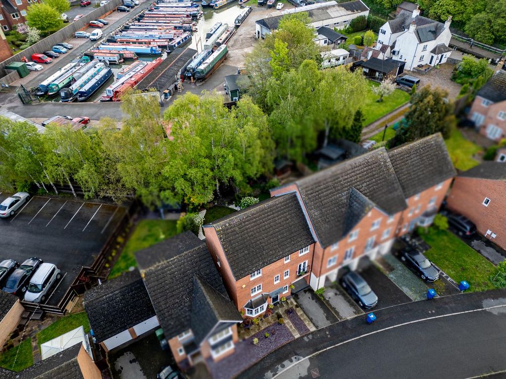 Additional image 32 of 5 bed town house for saleBarlow Avenue, Glascote, Tamworth B77
