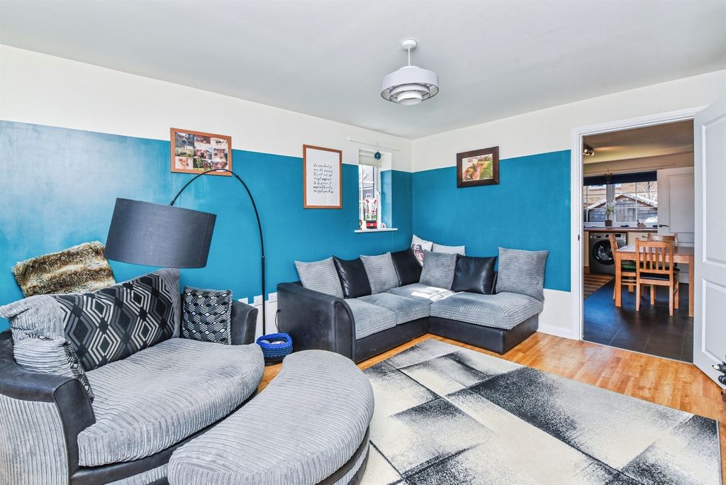 3 bed end terrace house for saleSlopers Lea, Devizes SN10 photo 4