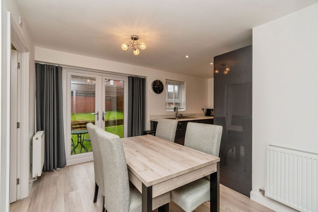 3 bed detached house for saleTomkinson Heights, Hednesford, Cannock, Staffordshire WS12 photo 5