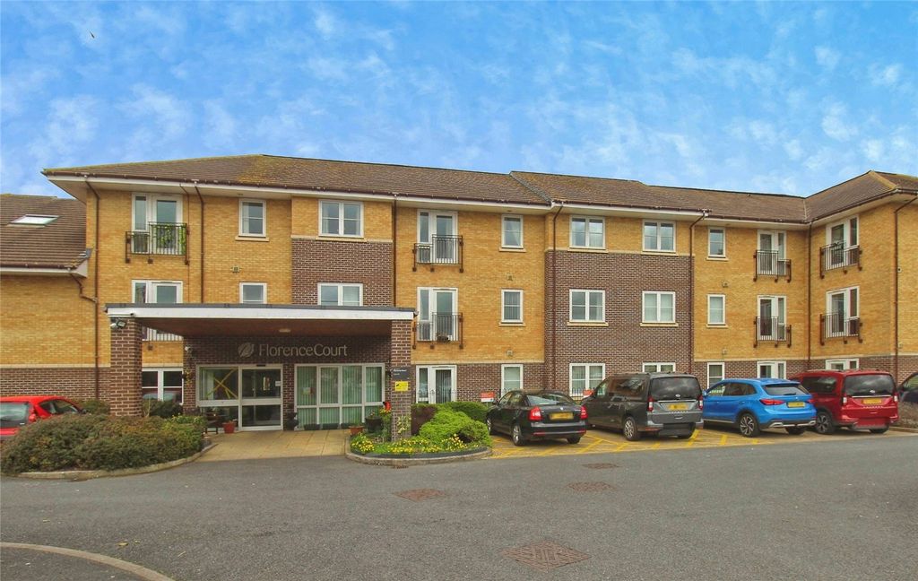 2 bed flat for saleFlorence Court, Trowbridge BA14