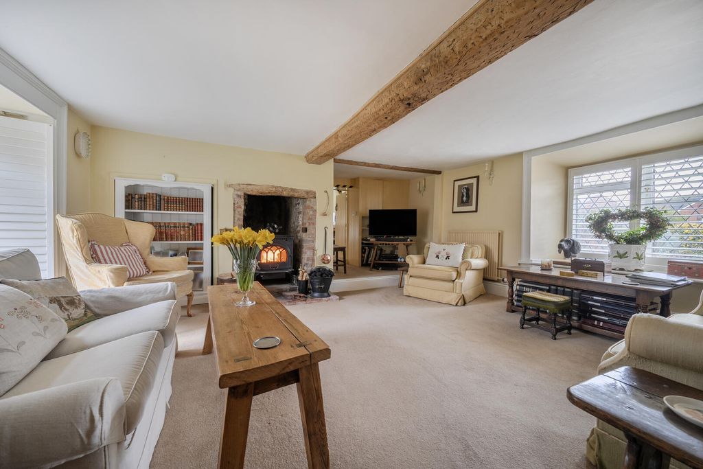 3 bed detached house for saleBulkington, Devizes SN10 photo 2