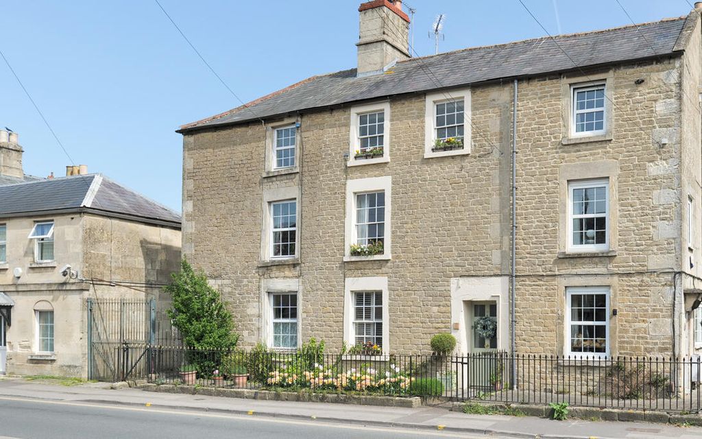 3 bed town house for saleKing Street, Melksham SN12