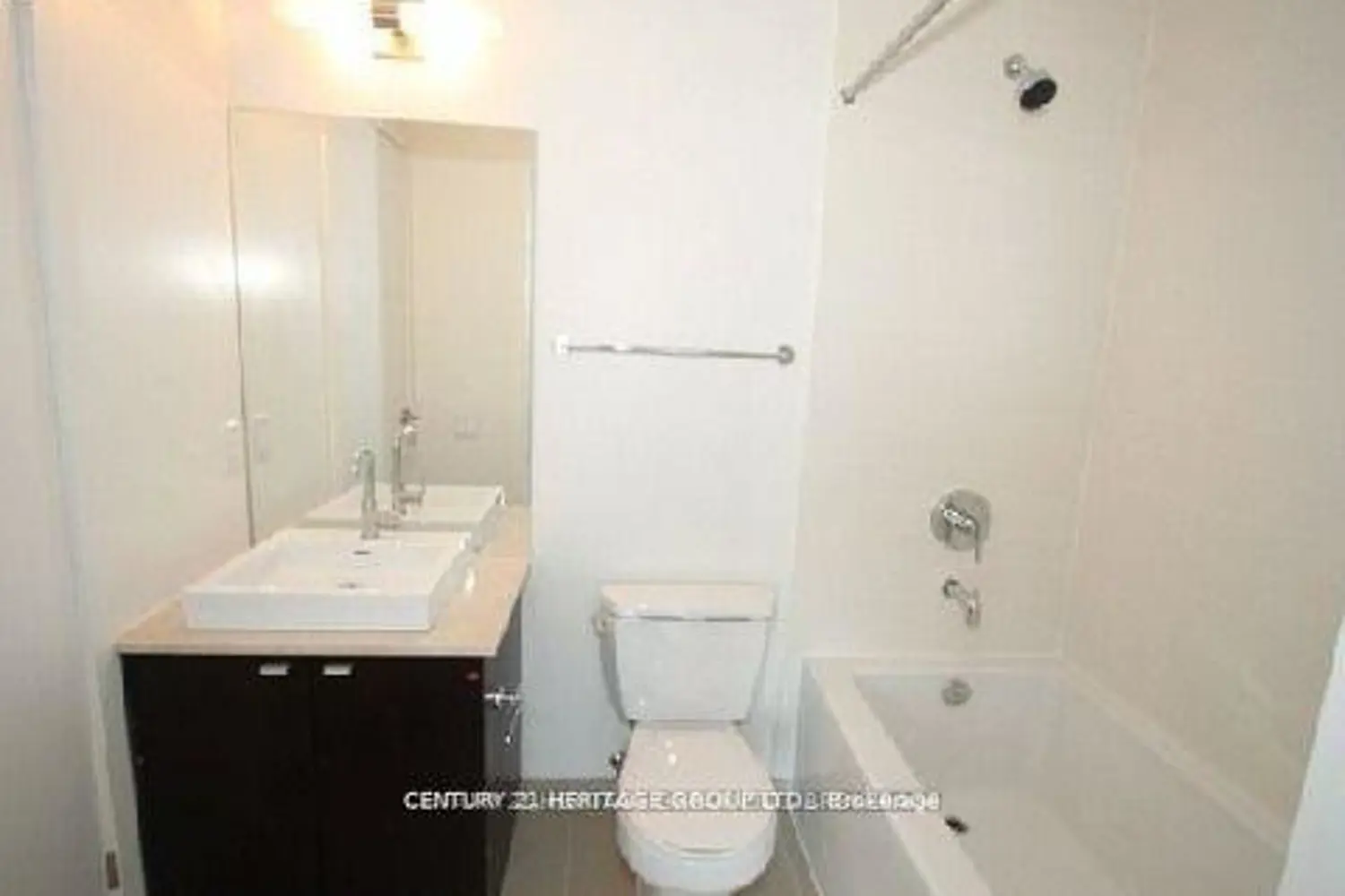 105 The Queensway Avenue 2201 photo 4