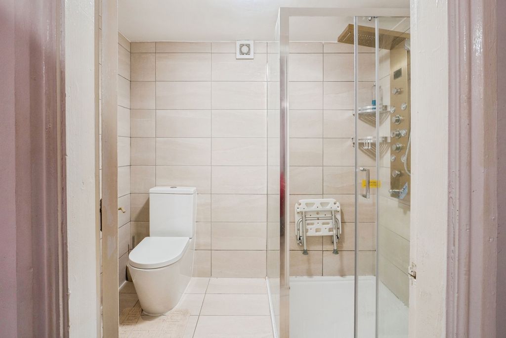 Additional image 20 of 6 bed detached house for saleGleneagles, Tamworth, Staffordshire B77