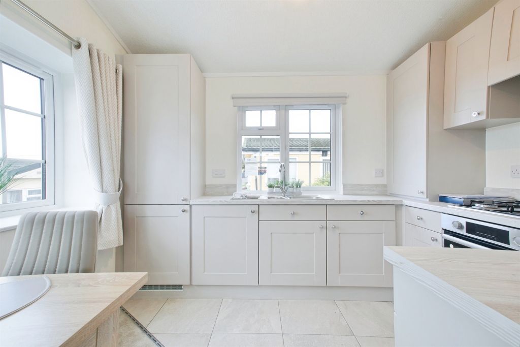 Additional image 4 of 2 bed mobile/park home for saleHolders Road, Amesbury, Salisbury SP4