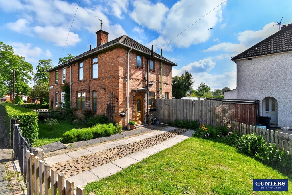 3 bed semi-detached house for saleArnesby Crescent, Leicester LE2