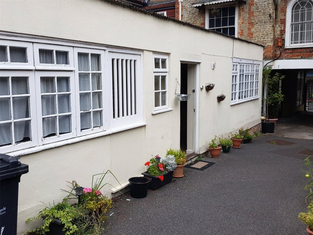 2 bed bungalow for saleEast Street, Warminster BA12