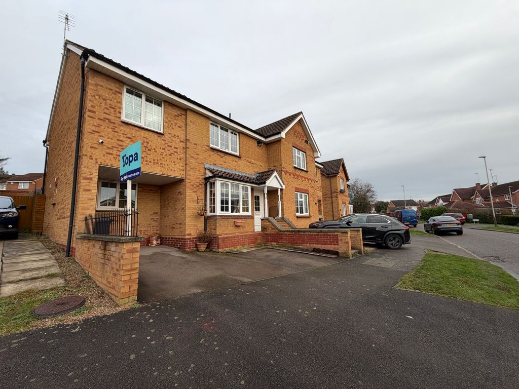 3 bed semi-detached house for saleColumbine Road, Leicester LE5
