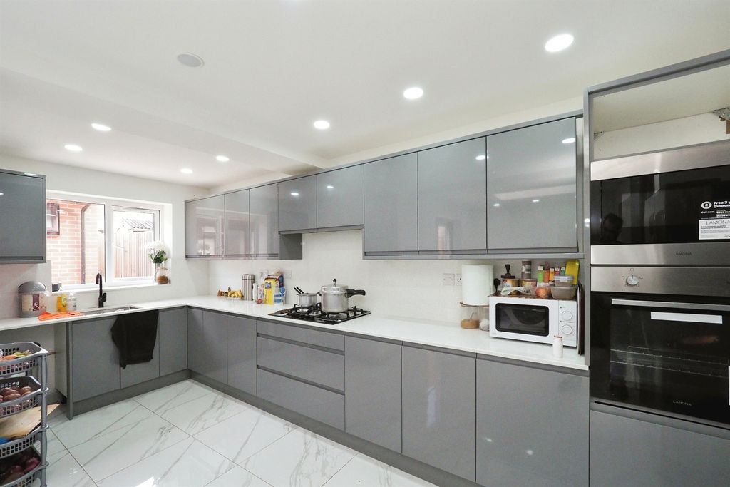 Additional image 2 of 4 bed semi-detached house for saleMarsh Close, Leicester LE4