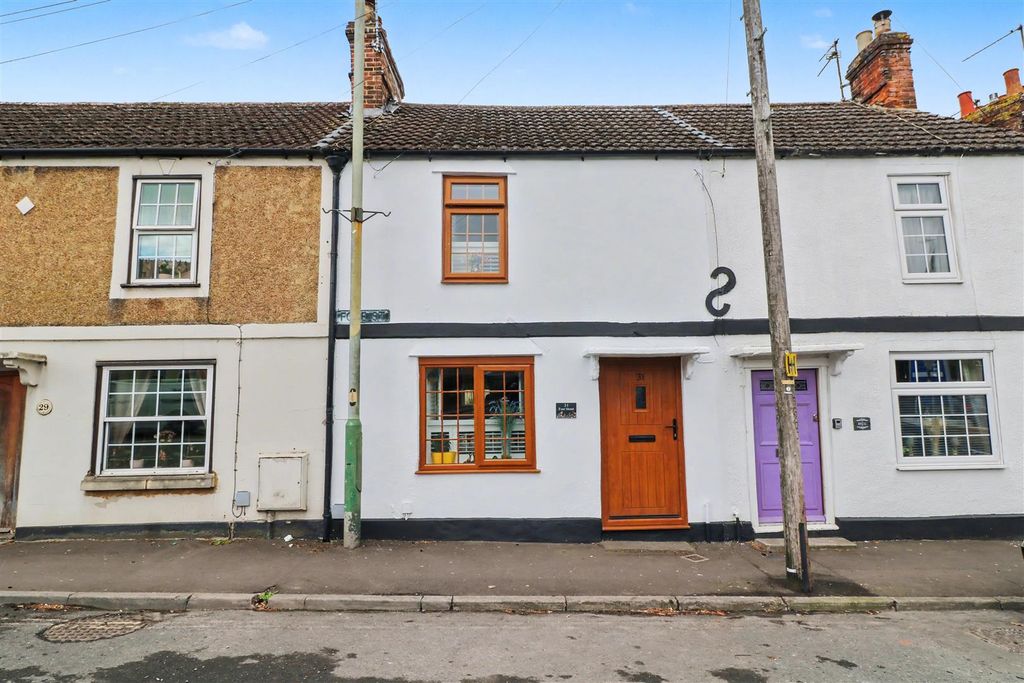 2 bed terraced house for saleFore Street, Westbury BA13