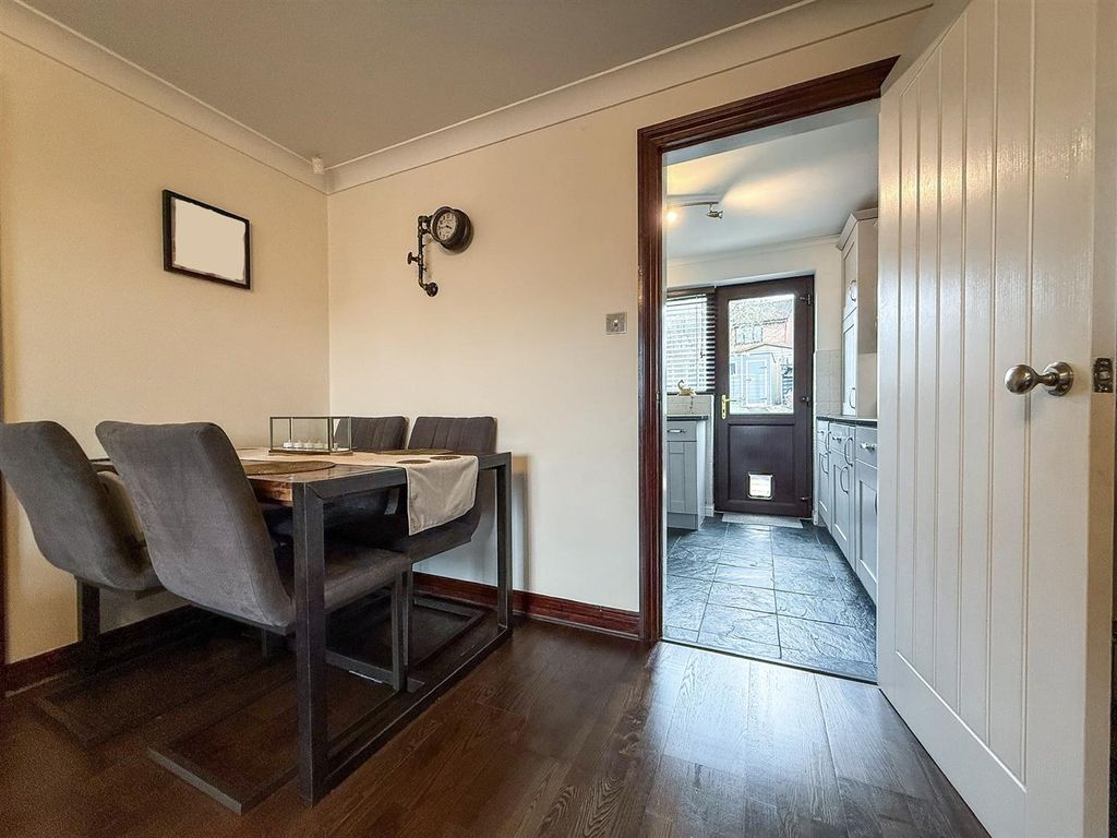 3 bed property for saleDunnock Way, Biddulph ST8 photo 5