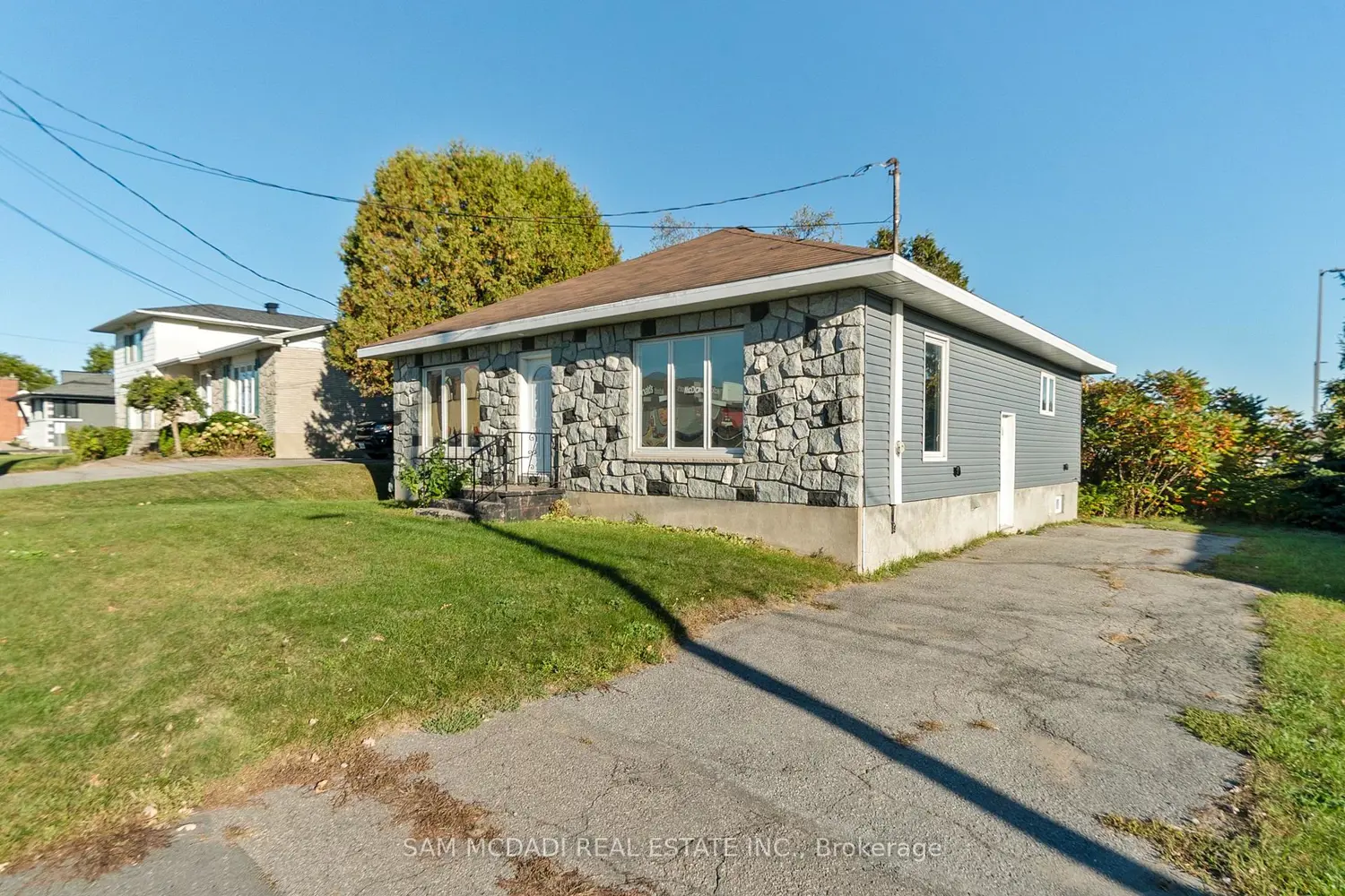 2709 Laurier Street photo 2
