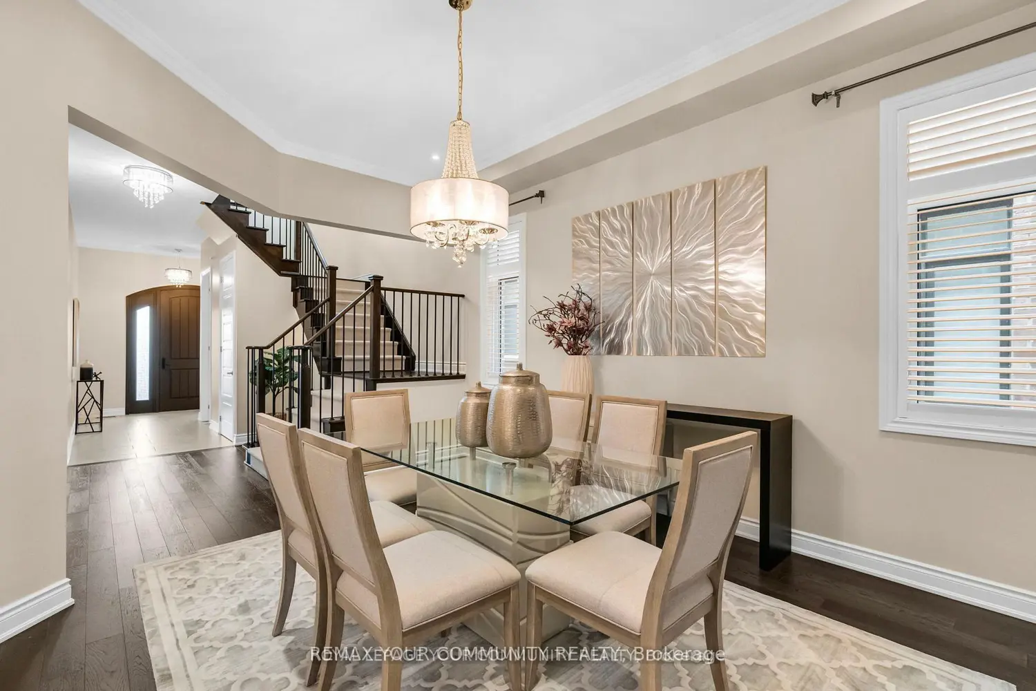 8 King Boulevard photo 2