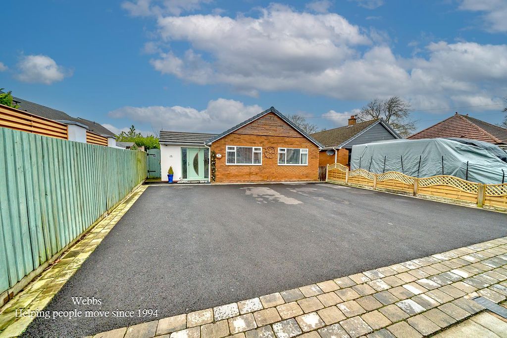 4 bed detached bungalow for saleField Street, Cannock WS11