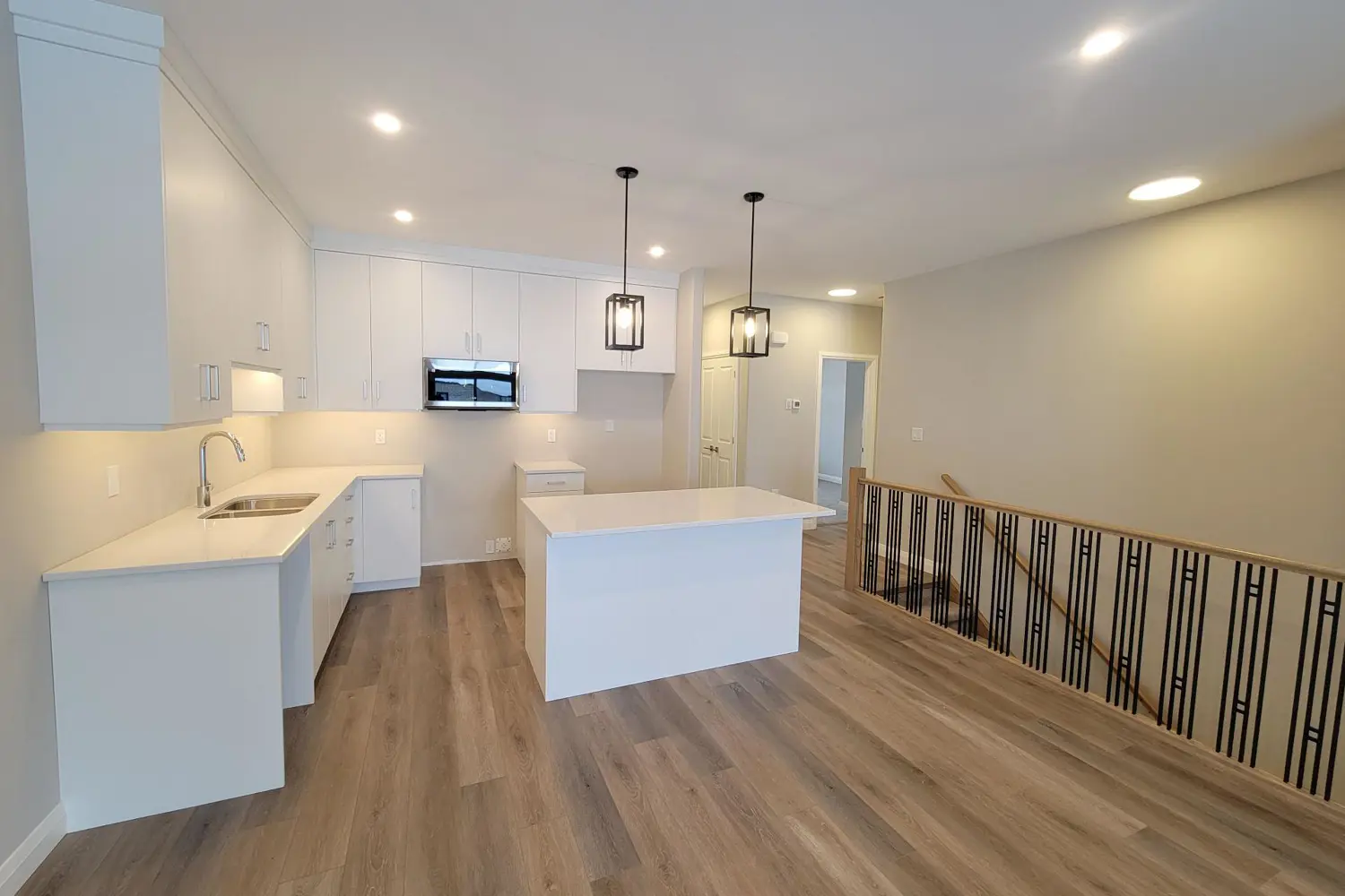 119 Rowe Avenue photo 5