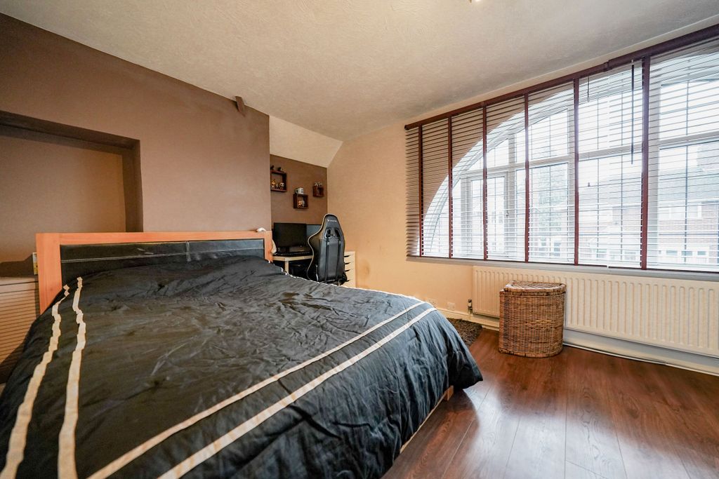 Additional image 18 of 5 bed end terrace house for salePeters Drive, Leicester, Leicestershire LE5