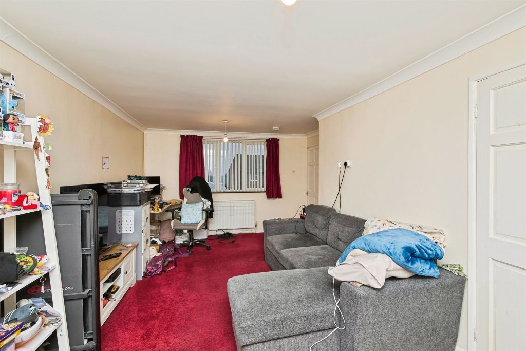 3 bed semi-detached house for saleDunedin Crescent, Burton-On-Trent DE15 photo 4