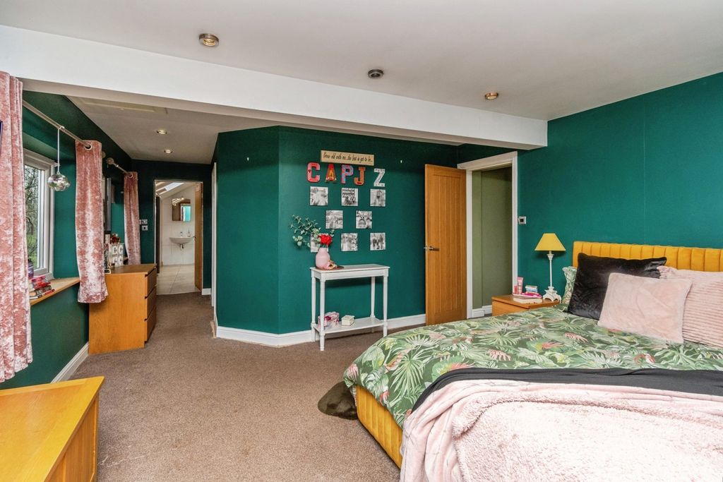 Additional image 10 of 7 bed detached house for saleBursnips Road, Wolverhampton, West Midlands WV11