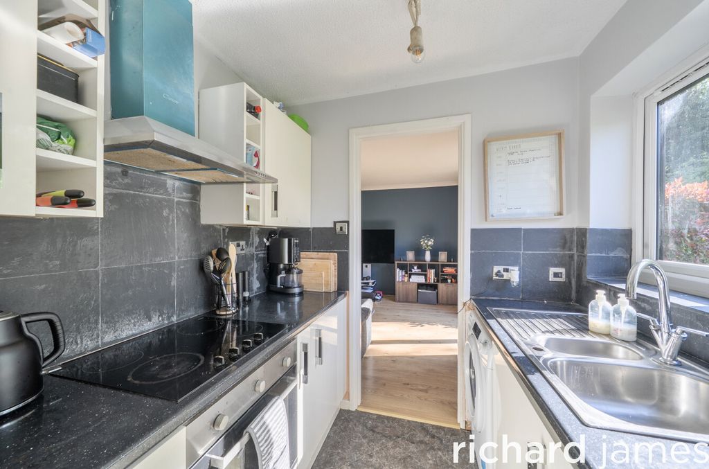 Additional image 6 of 2 bed flat for saleThe Birches, Marlborough Road, Old Town SN3