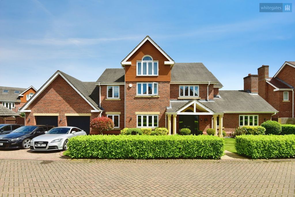 Additional image 2 of 7 bed detached house for saleHampstead Drive, Weston, Crewe, Cheshire CW2
