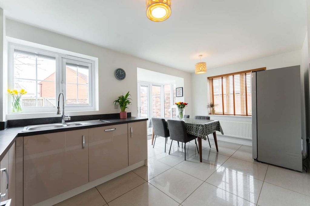 Additional image 2 of 4 bed semi-detached house for saleSummerhill Place, Market Harborough LE16