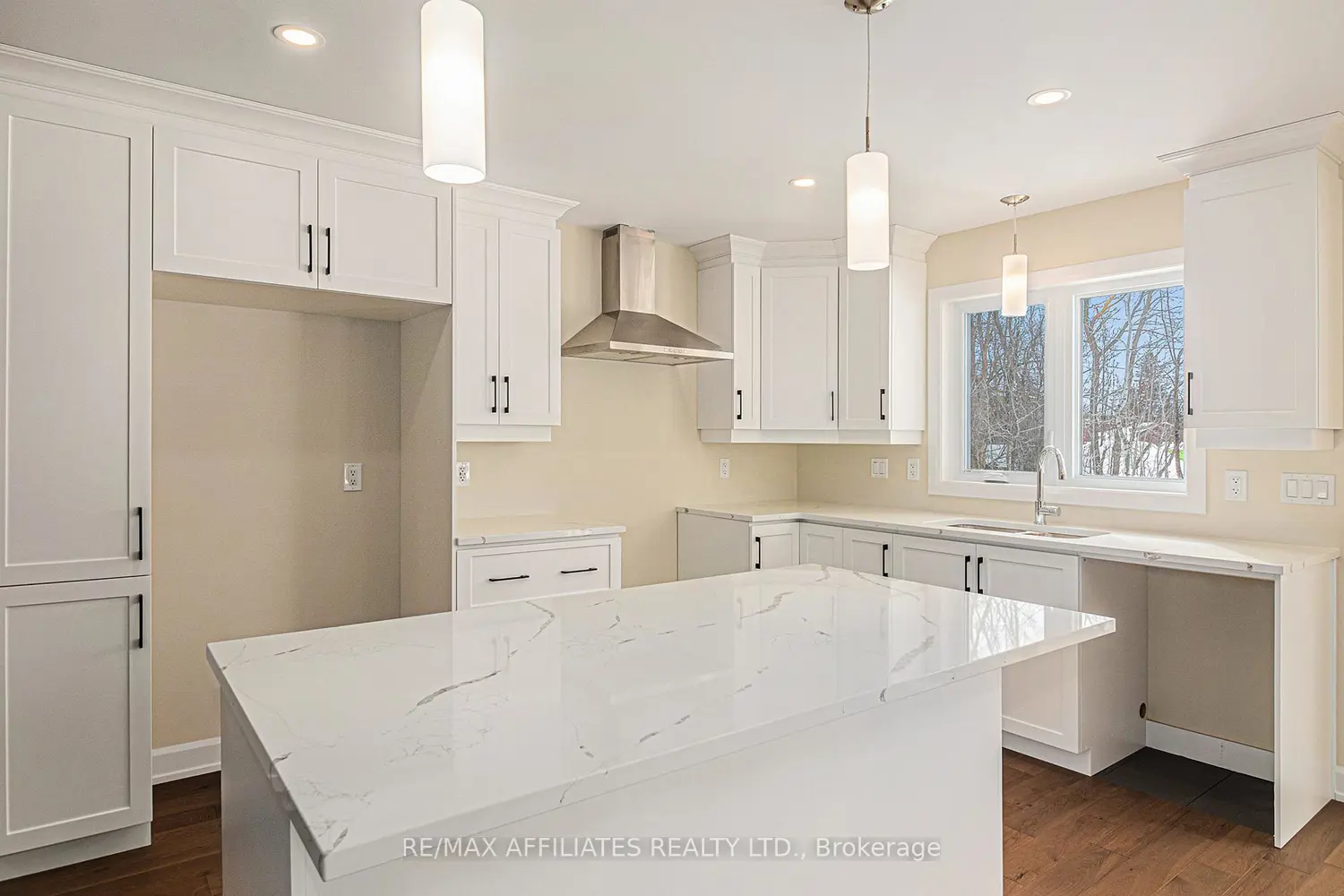 Additional image 4 of 351 Voyageur Place