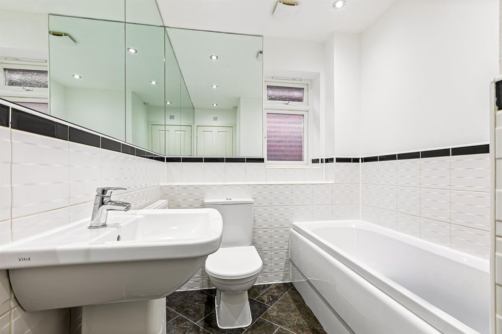 Additional image 18 of 5 bed end terrace house for saleElm Tree Court, Leicester LE2